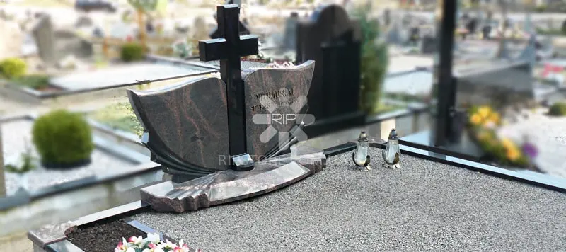 21. Памятник из мрамора для двоих