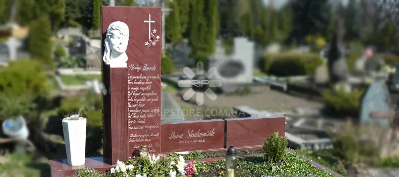 25. Мраморный двойной памятник с бюстом на постаменте