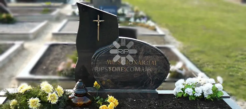 60. Одиночный памятник из мрамора в европейском стиле