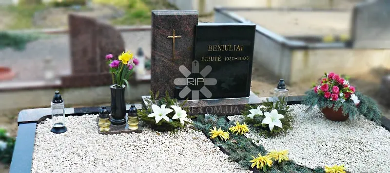 17. Европейский памятник из мрамора