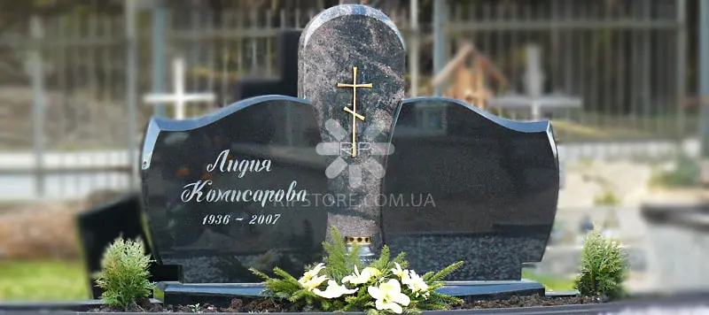 20. Двойной памятник из мрамора и гранита
