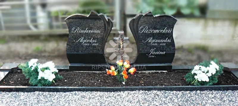 62. Резной двойной памятник из мрамора