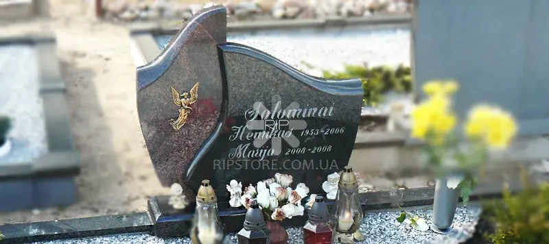 33. Двойной фигурный памятник из гранита