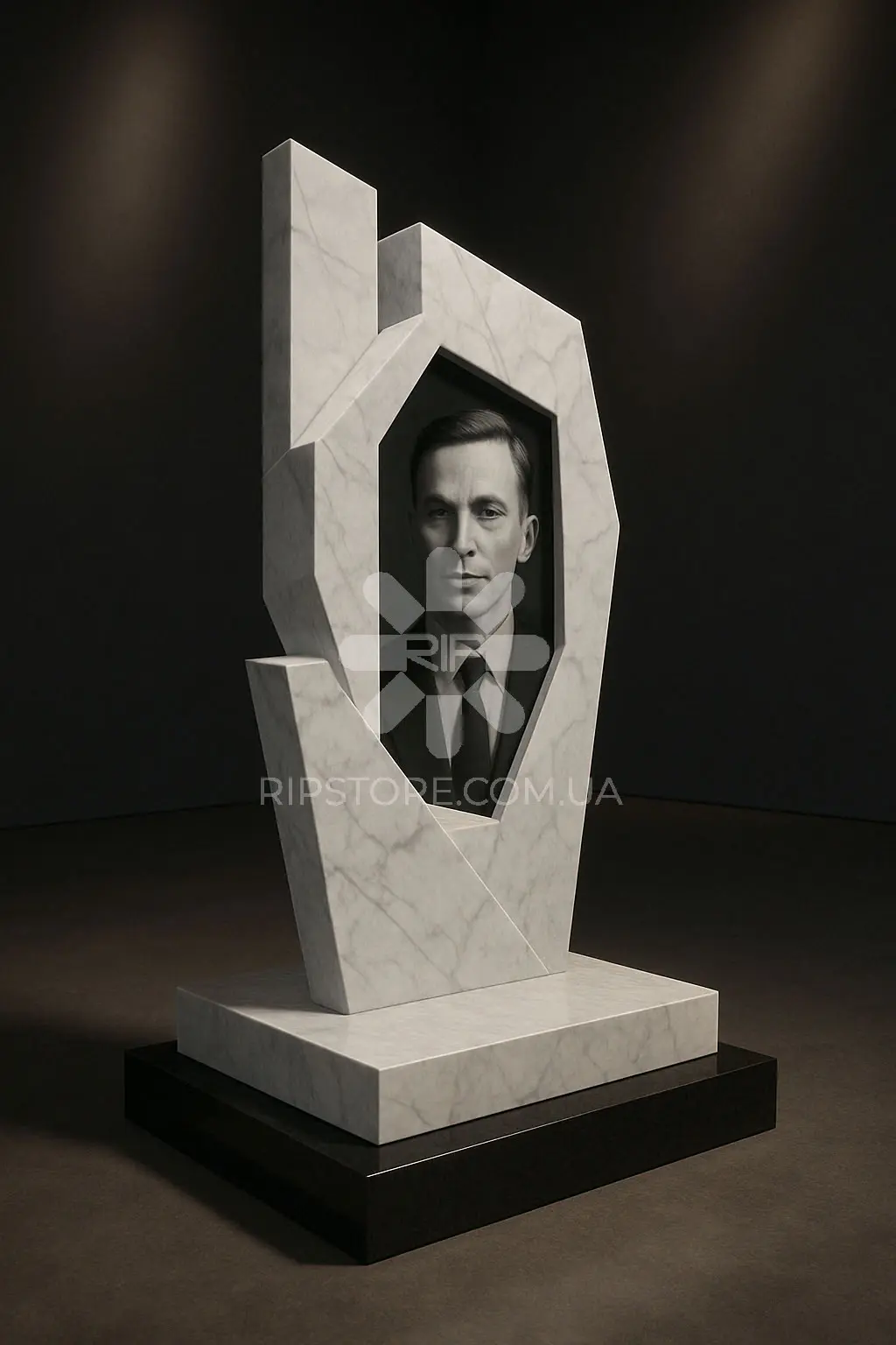 Пам'ятник від дизайнера MAI2604